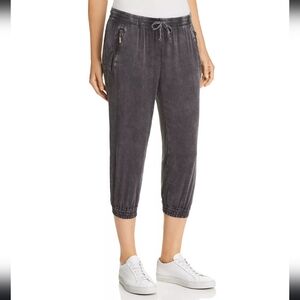 CHASER cropped jogger pants in washed black sz M